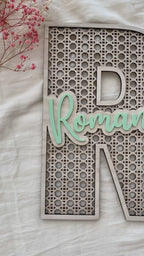 Lettre décorative en bois effet rotin avec prénom personnalisé